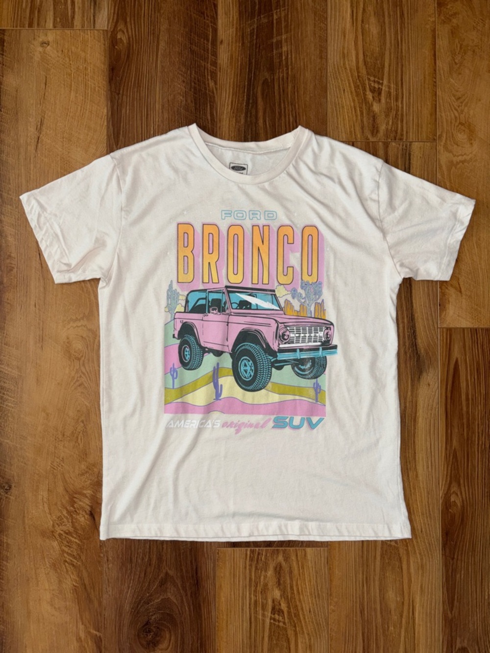 Bundle of Women’s Graphic Tees sizes M and L - Picture 2 of 16